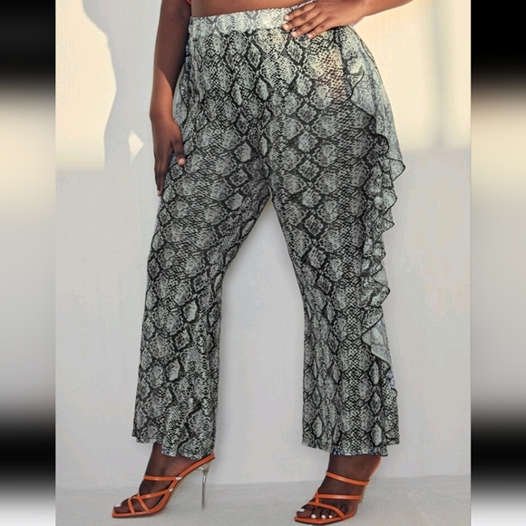 5 Pants Bundle 👖 - Picture 9 of 11